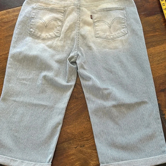 Levi’s capri pants NWTs size16 striped washed out denim - Picture 3 of 6